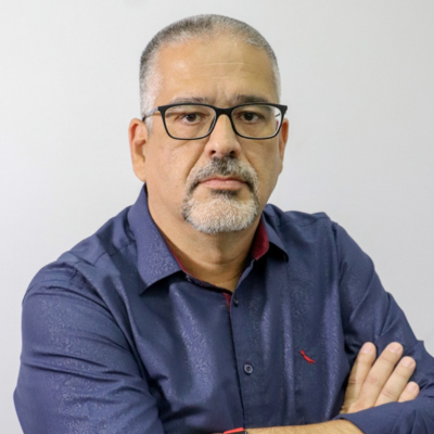 Imagem ilustrativa de um depoimento de um cliente da idealize films. Paulo valle professor e mentor em depoimento diz que gostou muito dos cartões de visita.